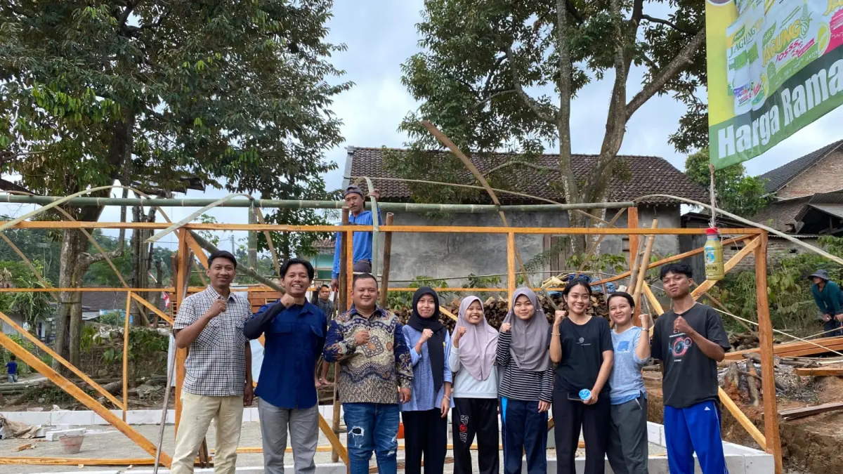 KeRis-DiMas STABLE dari Program Studi Teknologi Industri Pertanian (TIP) Universitas Jember menginisiasi pembangunan Solar Dome Dryer untuk pengeringan biji kopi Robusta