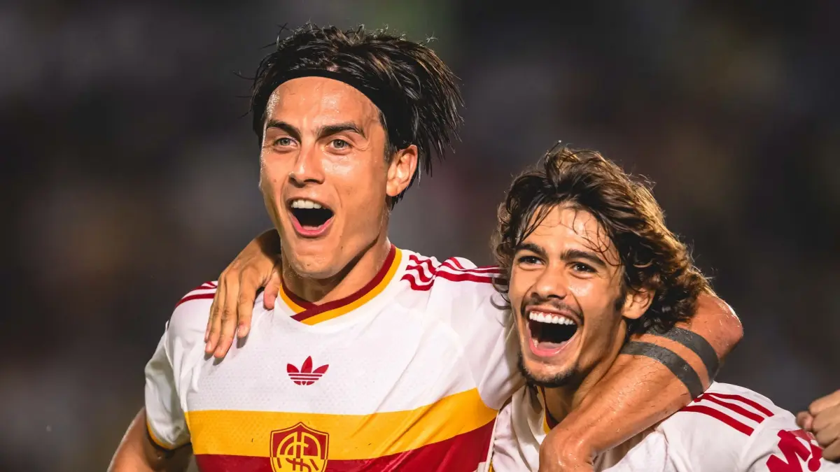 Paulo Dybala bersama Rodrigo Mora