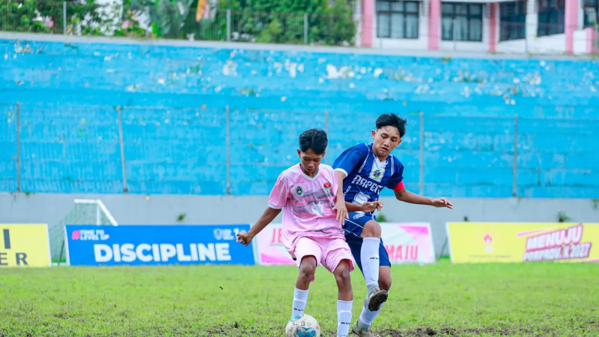 GALASISWA: Siswa bertanding sepakbola, beberapa waktu lalu. (Dok. ND Sport)