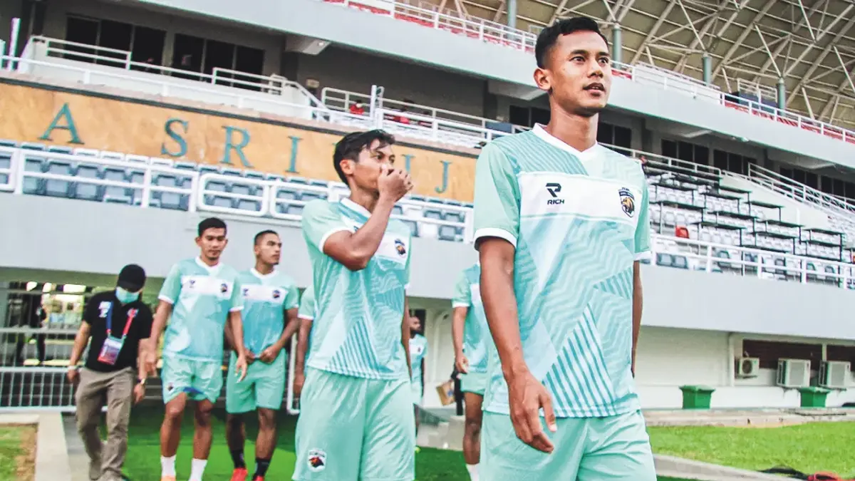 KLIR: Mantan Pemain Persid Jember 2022/2023 M Zaka Mabruri yang namanya tercatut dalam laporan tunggakan gaji dari APPI. Manajemen Persid menegaskan, gaji pemain telah terbayar. (instagram/@zakamabruri17)