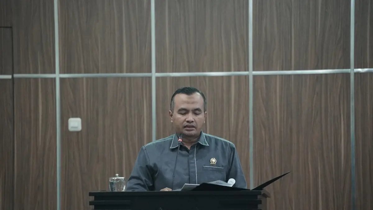 Pekerjaan tersebut masih menjadi bagian dari kebutuhan infrastruktur jalan yang jauh lebih besar. Karena itu, penanganannya harus dilakukan bertahap dengan perencanaan yang jelas dan berkelanjutan,” Jubir Fraksi Demokrat-PKS DPRD Bondowoso, KETUT YUDI KARTIKO. (FAQIH HUMAINI/RADAR IJEN)