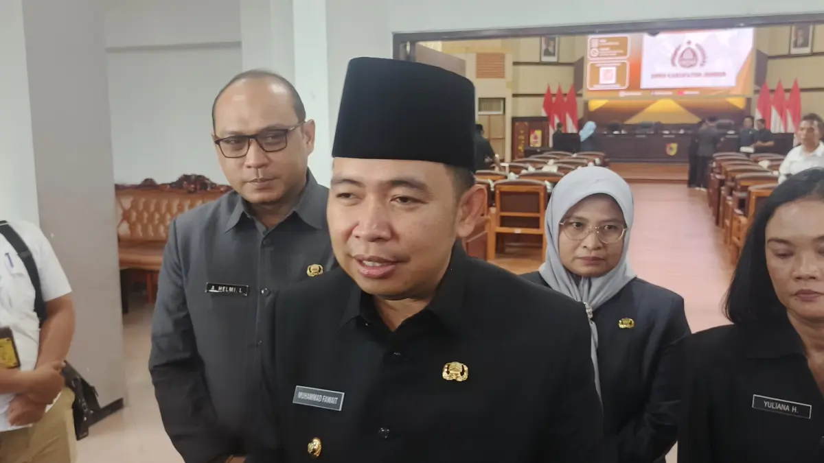 Kalau anggota dewan pergi ke Jakarta, ke kementerian membantu, mencari program, itu bukan pemborosan." MUHAMMAD FAWAIT, Bupati Jember. (MAULANA/RADAR JEMBER)