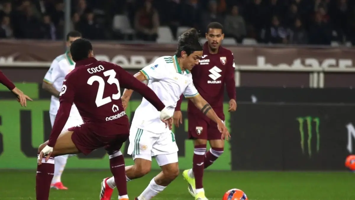 Paolo Dybala melawan Torino