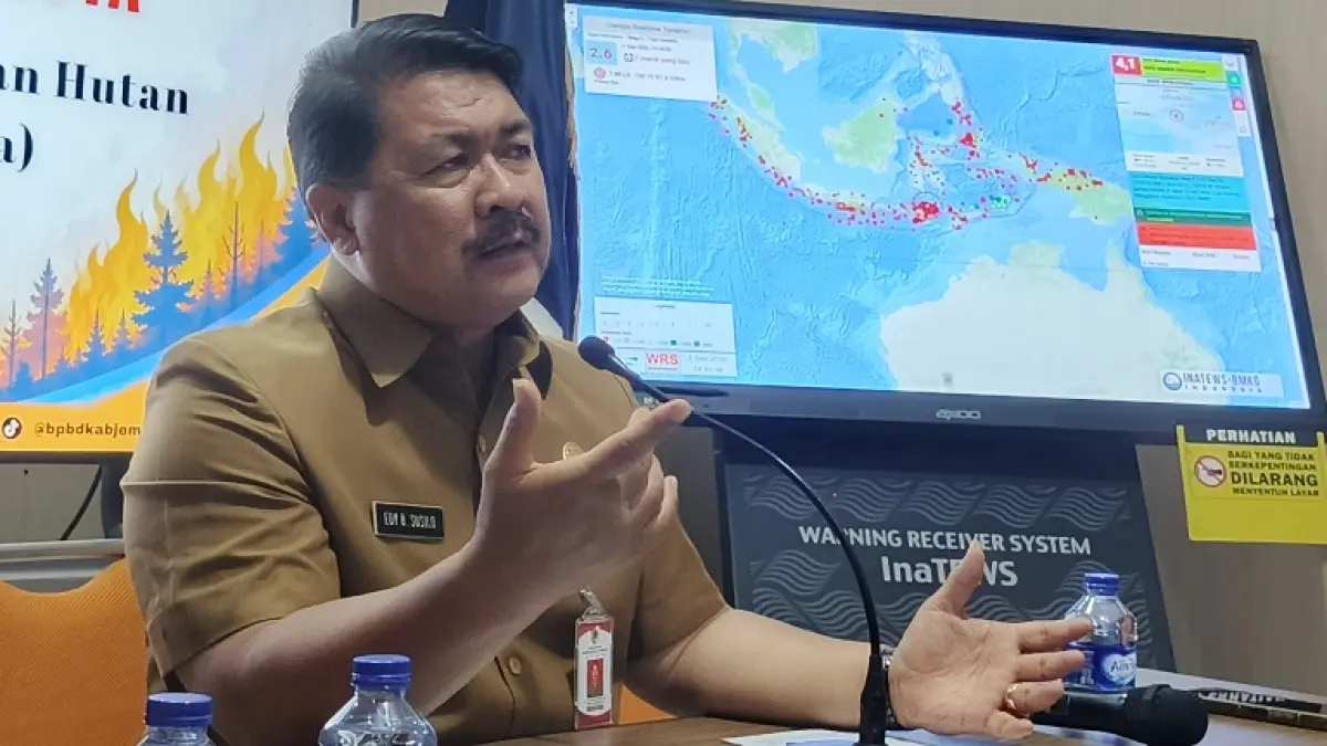 “Memang betul, ada dua korban dari Kabupaten Jember di manifes sudah muncul. Satu atas nama Saudara Niki selaku sopir dan yang kedua Muhammad Abdul Rasyid selaku kernet.” EDY BUDI SUSILO, Kepala BPBD Jember. (M. ADHI SURYA/RADAR JEMBER)