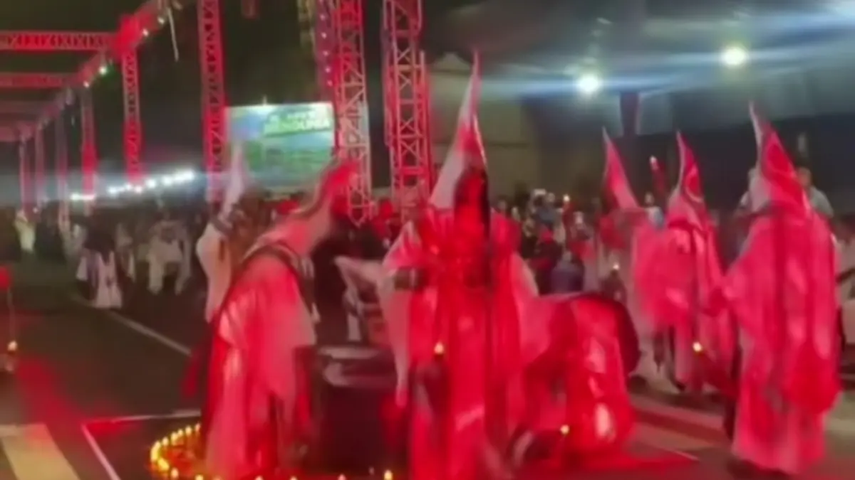 Penampilan Sim One di Simbang Kulon Night Carnival (SKNC) 2026 Menuai Kontroversi Warganet di media sosial (Tangkapan Layar TikTok/@Patimuan media.)