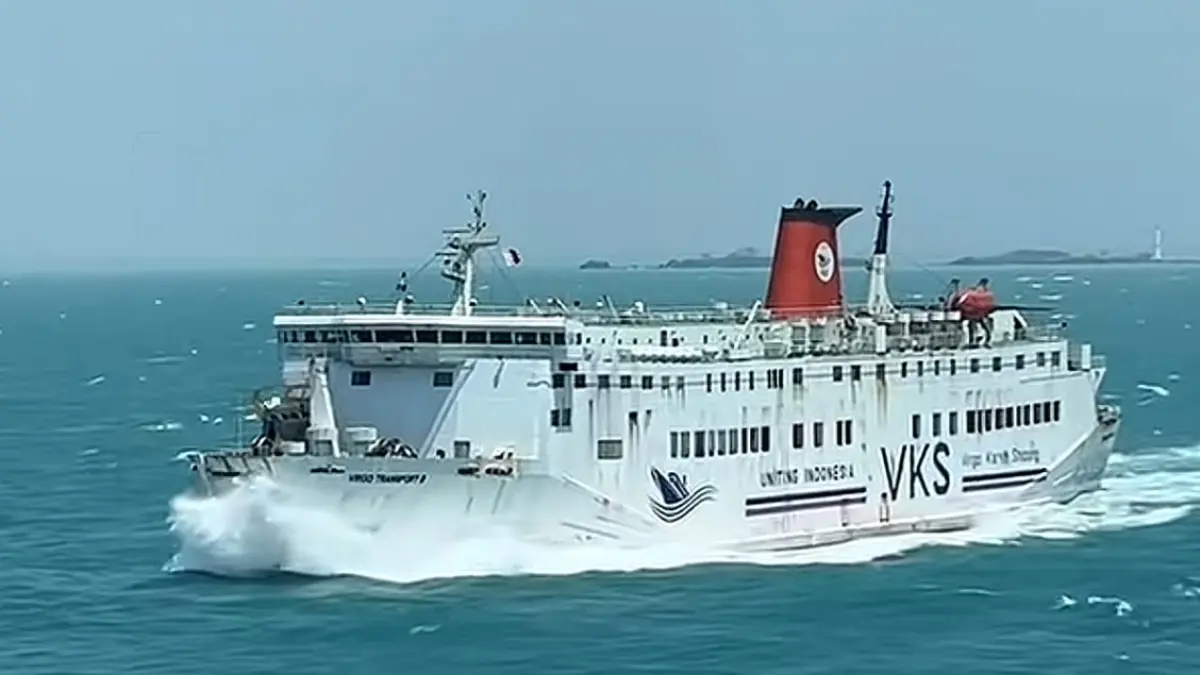 tangkapan layar video terkahir saat KMP Virgo berangkat dari Surabaya tujuan Banjarmasin pada siang hari (TikTok/@ship_spotter39)