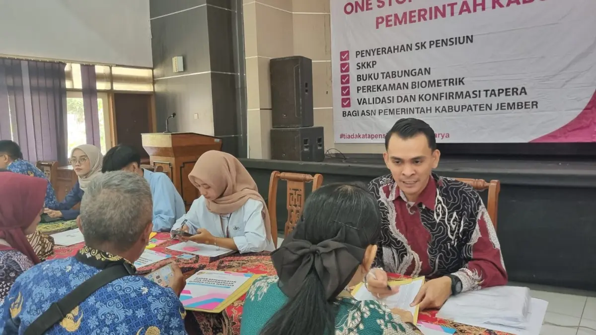 PELAYANAN: BKPSDM Jember yang menghadirkan inovasi mempermudah urusan administrasi bagi ASN yang hendak pensiun. (PPID JEMBER)