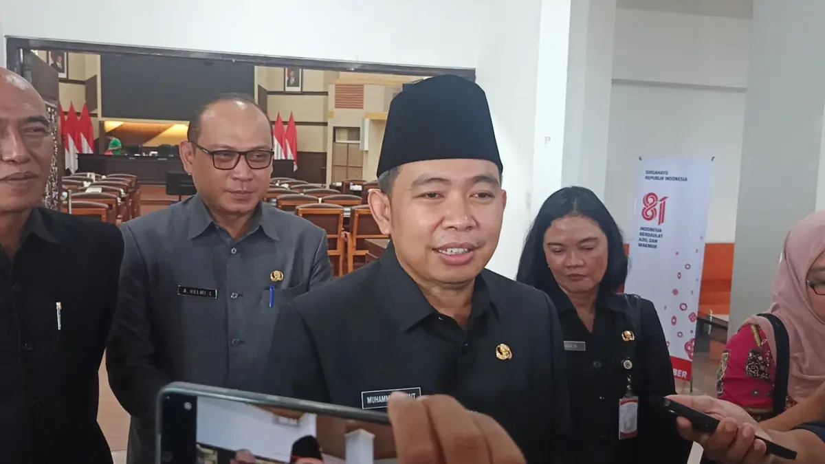 "Tahun ini yang sudah fix dapat 258 sekolah, dengan biaya keseluruhan insya Allah Rp174 miliar."
MUHAMMAD FAWAIT, Bupati Jember. (MAULANA/RADAR JEMBER)