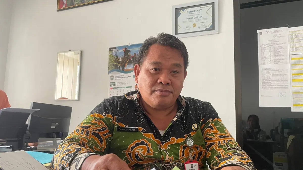 “Setiap ada laporan masyarakat, kita tindak lanjuti dengan datang ke lokasi. Kita lakukan asesmen sosial, kemudian dibuat laporan sosial untuk menentukan penanganannya.” DARNO, Kepala Bidang Rehabilitasi Sosial Dinas Sosial, Pemberdayaan Perempuan dan Perlindungan Anak Kabupaten Lumajang.