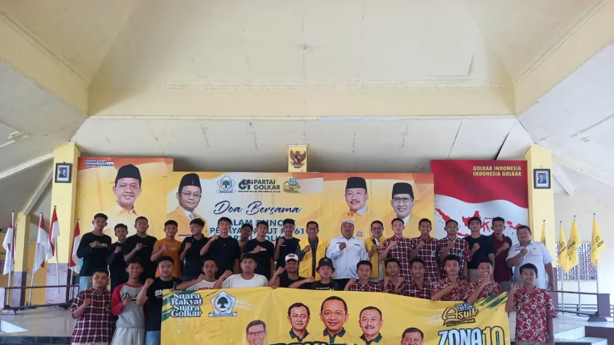 BERANGKAT: Kontingen asal Lumajang, peserta Bahlil Mini Soccer di Zona 10 yang berangkat mengikuti technical meeting. (ATIEQSON MAR IQBAL/RAME)