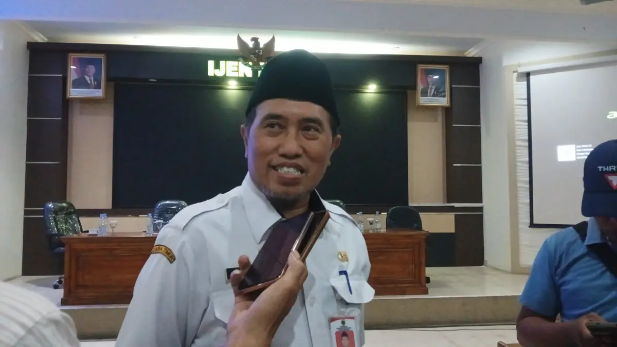 “Pasca diterbitkannya SLHS pada SPPG, pengelolaannya tetap aman. Jangan sampai setelah terbit kemudian jadi kendor lagi.” dr Moch. Jasin, Kepala Dinas Kesehatan Bondowoso dr Moch. Jasin. (M. ADHI SURYA/RADAR JEMBER)