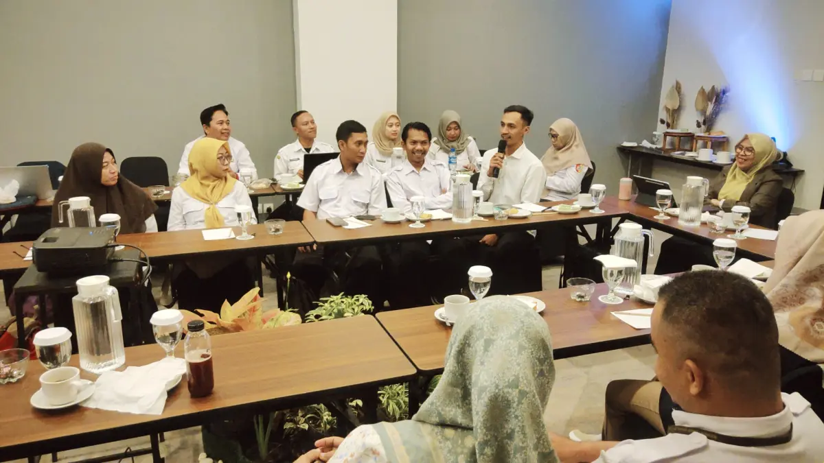 BERI ILMU: Para peserta Pelatihan Manajemen Kasus Kekerasan pada Anak yang berdiskusi tentang langkah penanganan hukum. (DINSOS PPPA JEMBER)