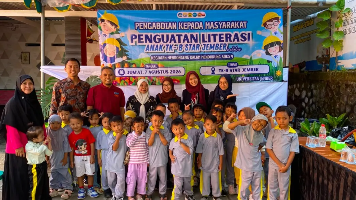 Foto bersama anak TK B Star Jember