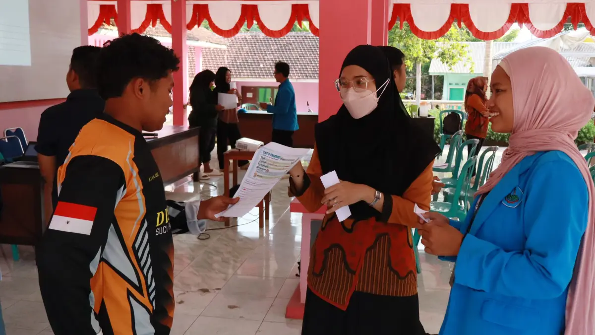 Program ini juga membekali pemandu wisata lokal dengan pelatihan Bahasa Inggris dasar yang difokuskan pada kebutuhan komunikasi kepemanduan