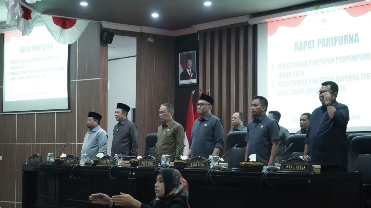 BERGULIR: Eksekutif dan legislatif di sela-sela pembahasan RAPBD Bondowoso tahun 2027, di Gedung DPRD Bondowoso. (ILHAM WAHYUDI/RADAR IJEN)