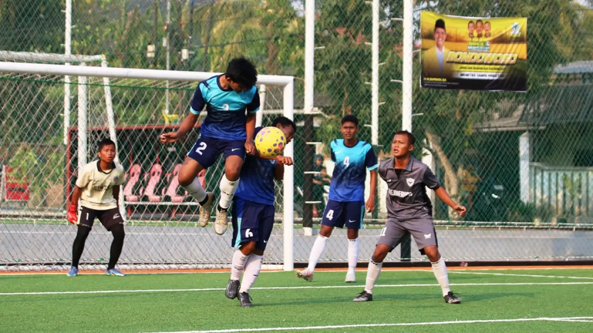 Persaingan Bahlil Mini Soccer Zona 10 Jember memasuki babak penting, kemarin (2/10). (SIDKIN/RADAR JEMBER)