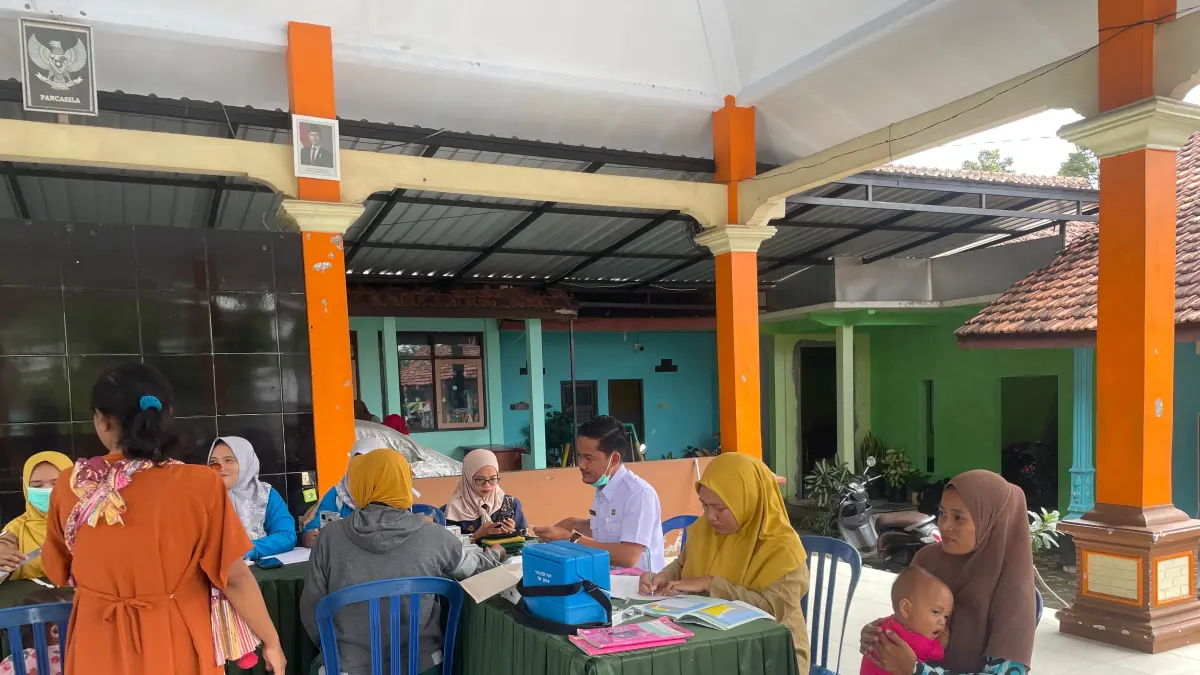 PERIKSA: Warga saat rutin melakukan pemeriksaan kesehatan.
Tingkatkan Kesiapan Pencegahan ISPA. (ADE APRYANIS/RAME)
