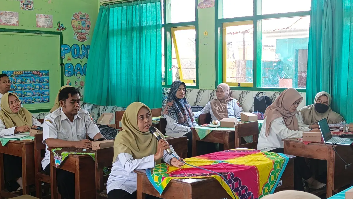 RUANG DISKUSI: Sejumlah guru mengikuti IHT agar guru mengerti tentang hak anak hingga perundungan. (DINSOS PPPA JEMBER)