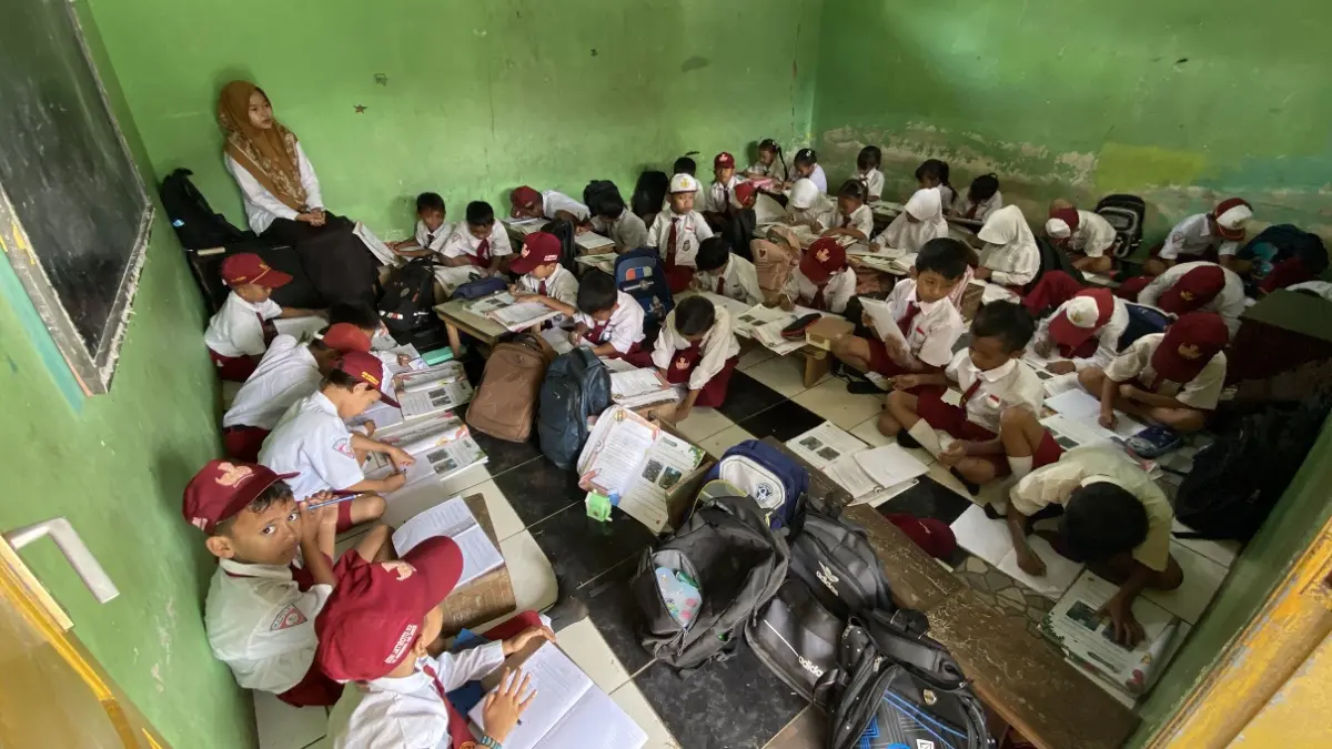 Sekolah Direvitalisasi, 203 Siswa SDN Jatiroto 02 Jember KBM di Madrasah dan Teras Masjid