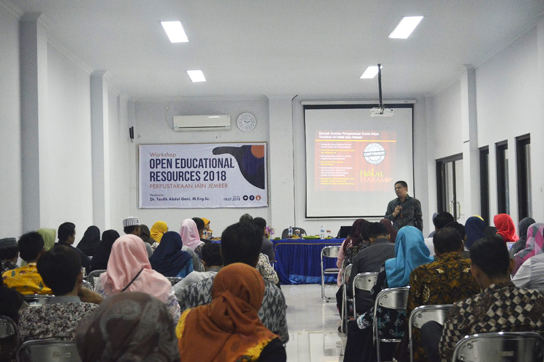 Alfis for Radar Jember  TERUS BERINOVASI: Para pengelola perpustakaan di Tapal Kuda saat mengikuti kegiatan pengembangan OER di IAIN Jember.