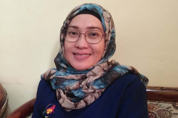 PENENTUAN: Dessi Anggraeni, Komisioner KPU Jember menyebut, penyandingan bukti dari gugatan parpol diperiksa