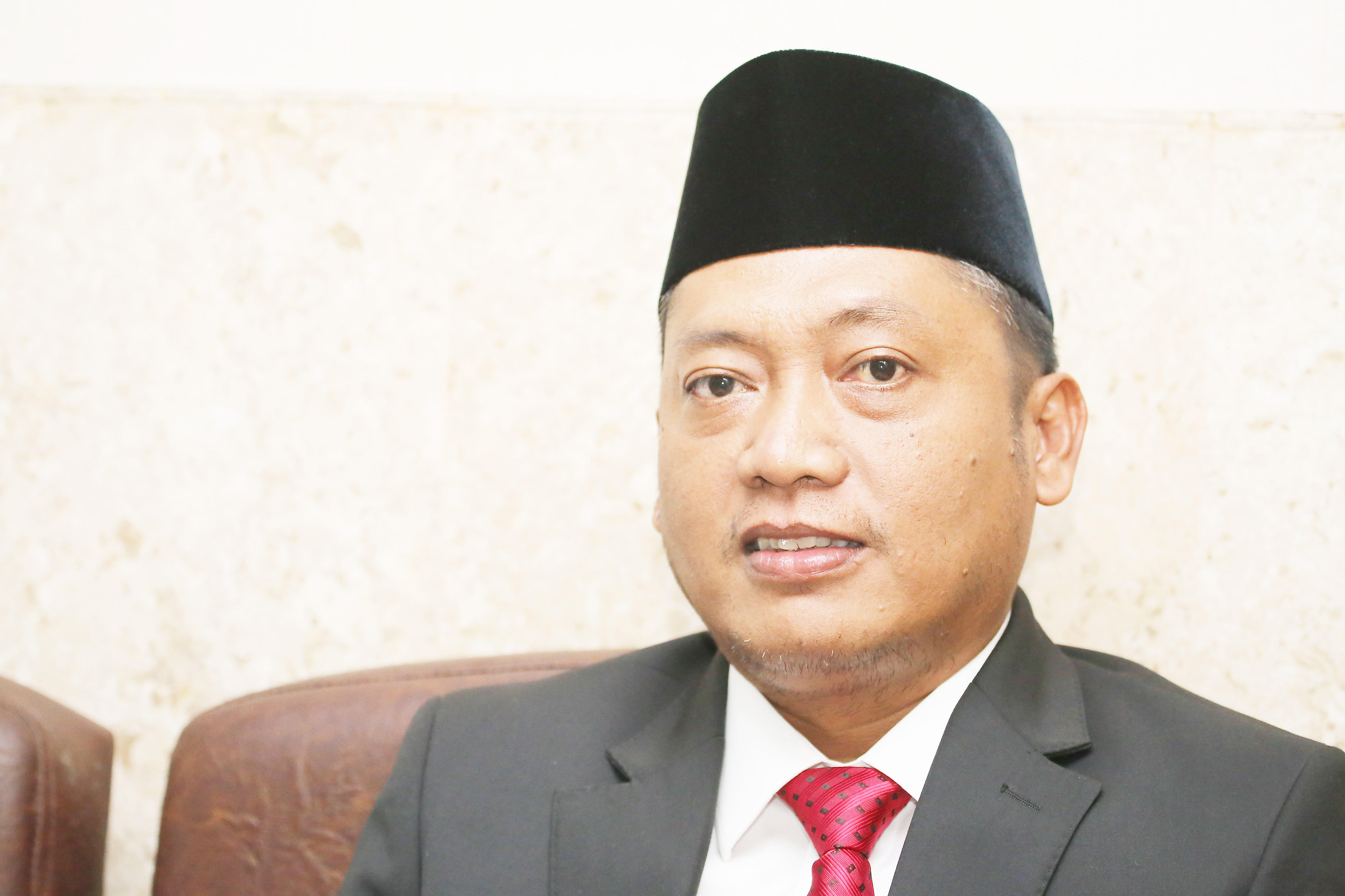 “Karena tidak memenuhi jumlah minimal yang disyaratkan, finalisasi dan rekomendasi LKPJ kami ditunda. Malam ini (kemarin, Red) yang hadir sekitar 12 orang.”  AHMAD HALIM Wakil Ketua DPRD Jember