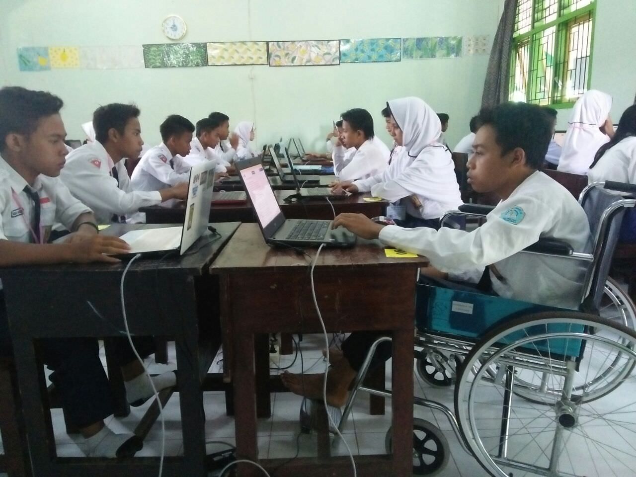 TUMPAH : Pelaksanaan UNBK di Lumajang tahun lalu. Tahun ini Lumajang memastikan kesiapan sekolah menjelang pelaksanaan secara serentak