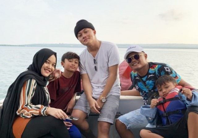 Ilustrasi foto Sule dan keluarganya (Instagram Sule)
