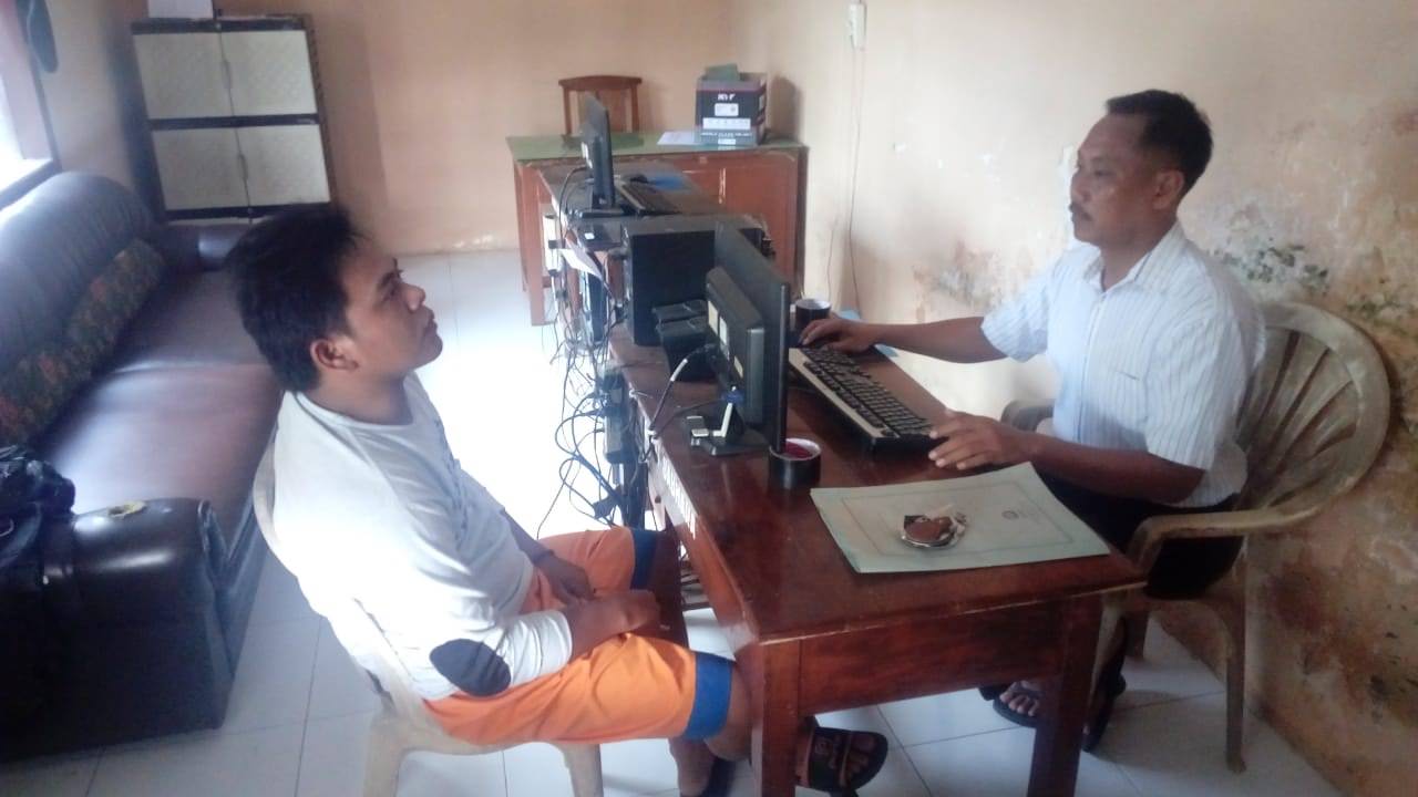 DITUDUH PENADAH: Sugianto, 29, terpaksa berurusan dengan petugas berwajib karena membeli ponsel yang diduga hasil curian.