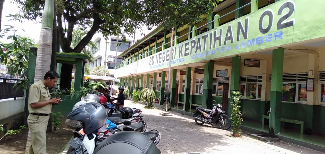 SEPI: Suasana SDN Kepatihan 2 Jember seusai sosialisasi berakhir, kemarin (16/3).