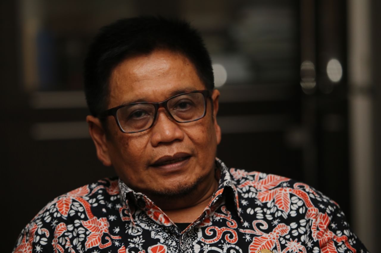 “Hukuman disiplin sedang itu ada tiga macam. Pertama, penundaan kenaikan gaji berkala selama satu tahun. Kedua, penundaan kenaikan pangkat selama satu tahun. Dan ketiga, penurunan pangkat setingkat lebih rendah selama satu tahun.”Sekda Pemkab Jember, Mirf