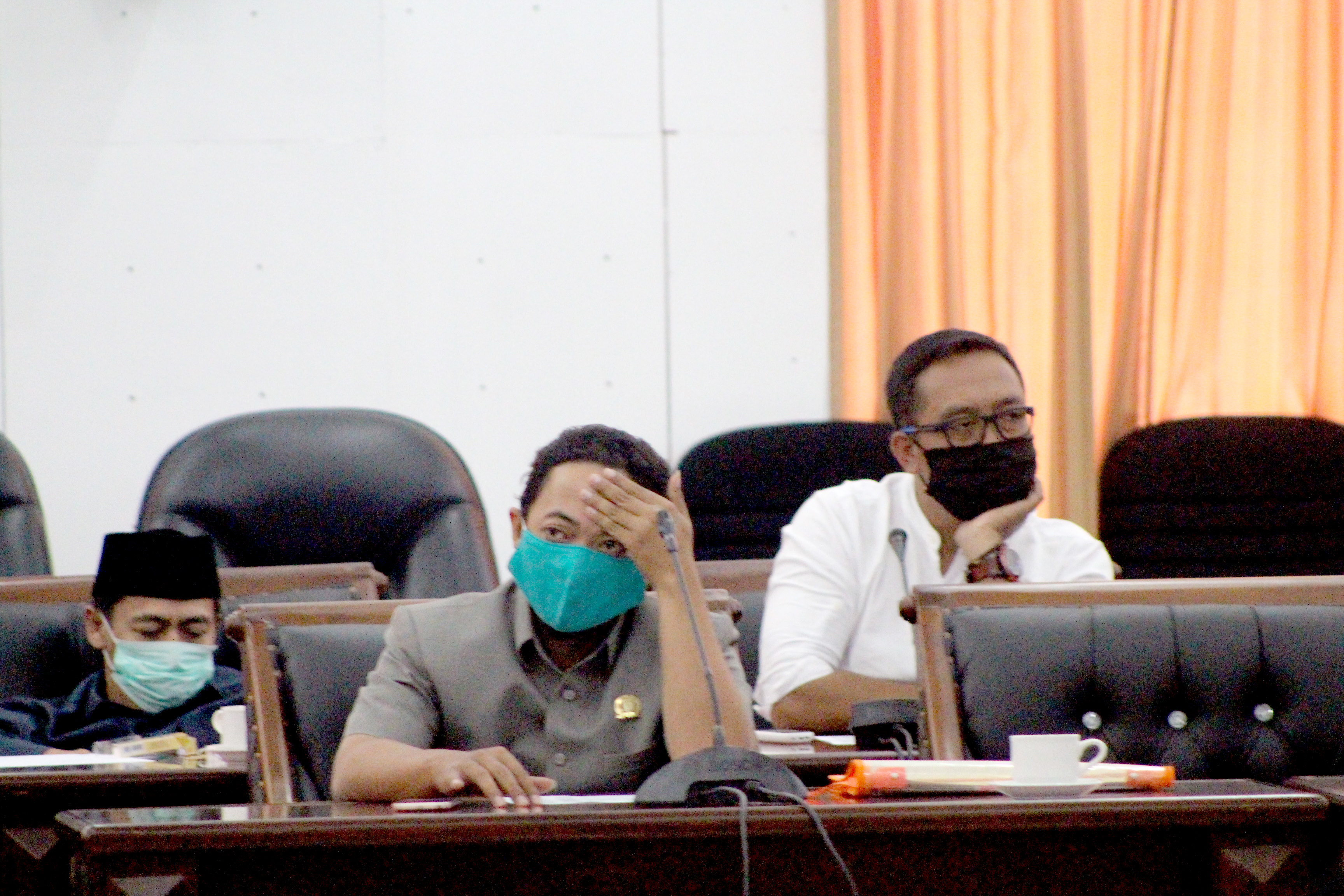 MASALAH SERIUS: Sejumlah anggota DPRD Komisi C dan D menemukan beberapa persoalan ketika membahas penanganan korona dalam hearing yang berlangsung kemarin (21/7). Pasalnya, masih ada anggaran yang bisa dimaksimalkan lebih baik untuk menekan penyebaran Cov