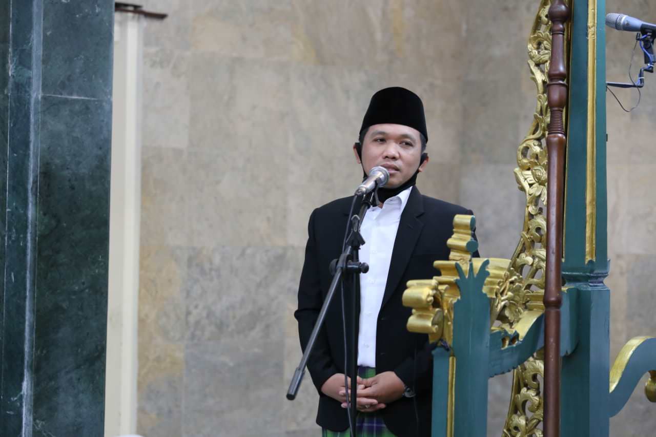 IMBAU JAGA KESEHATAN: Usai salat Idul Adha dimanfaatkan Bupati Lumajang, Thoriqul Haq untuk mengimbau warganya sadar pada protokol kesehatan Covid-19.