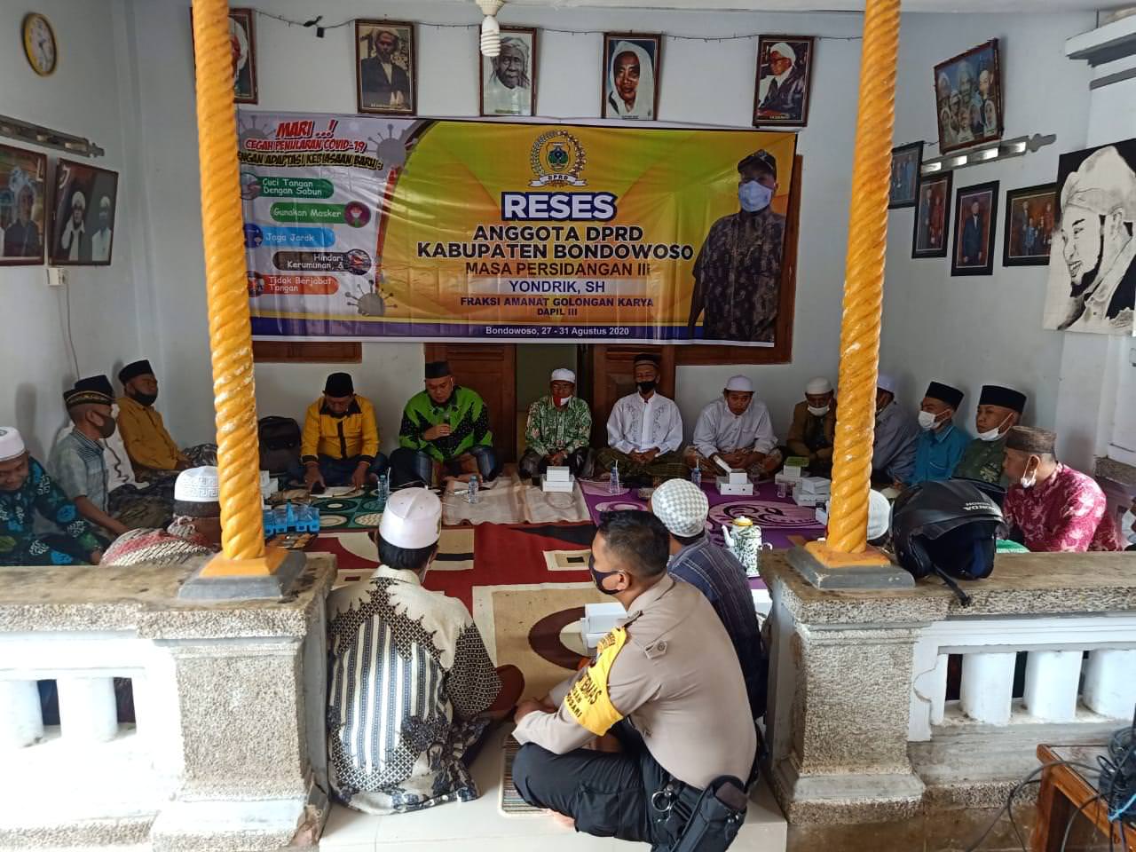 SERAP ASPIRASI: Yondrik, anggota Komisi III DPRD Bondowoso dari Partai Golkar, menggelar serap aspirasi bersama MWC NU Tlogosari.