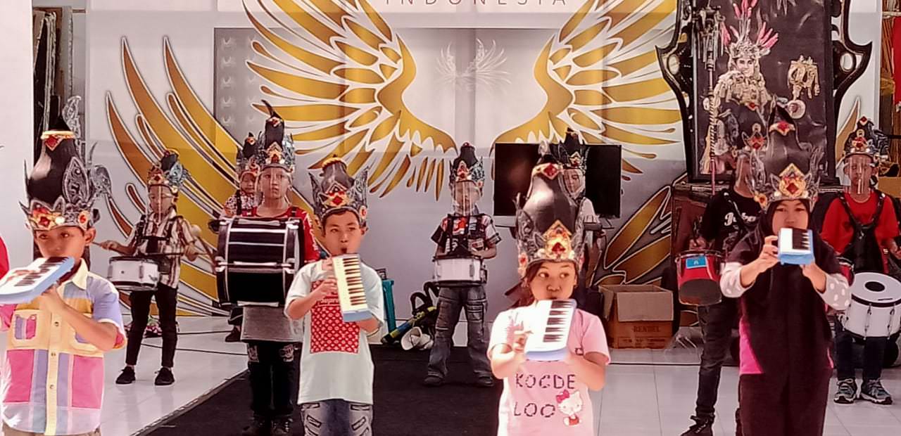 GENJOT LATIHAN: Gelaran World Kids Carnival (WKC) semakin dekat dan peserta karnaval itu terlihat serius berlatih.