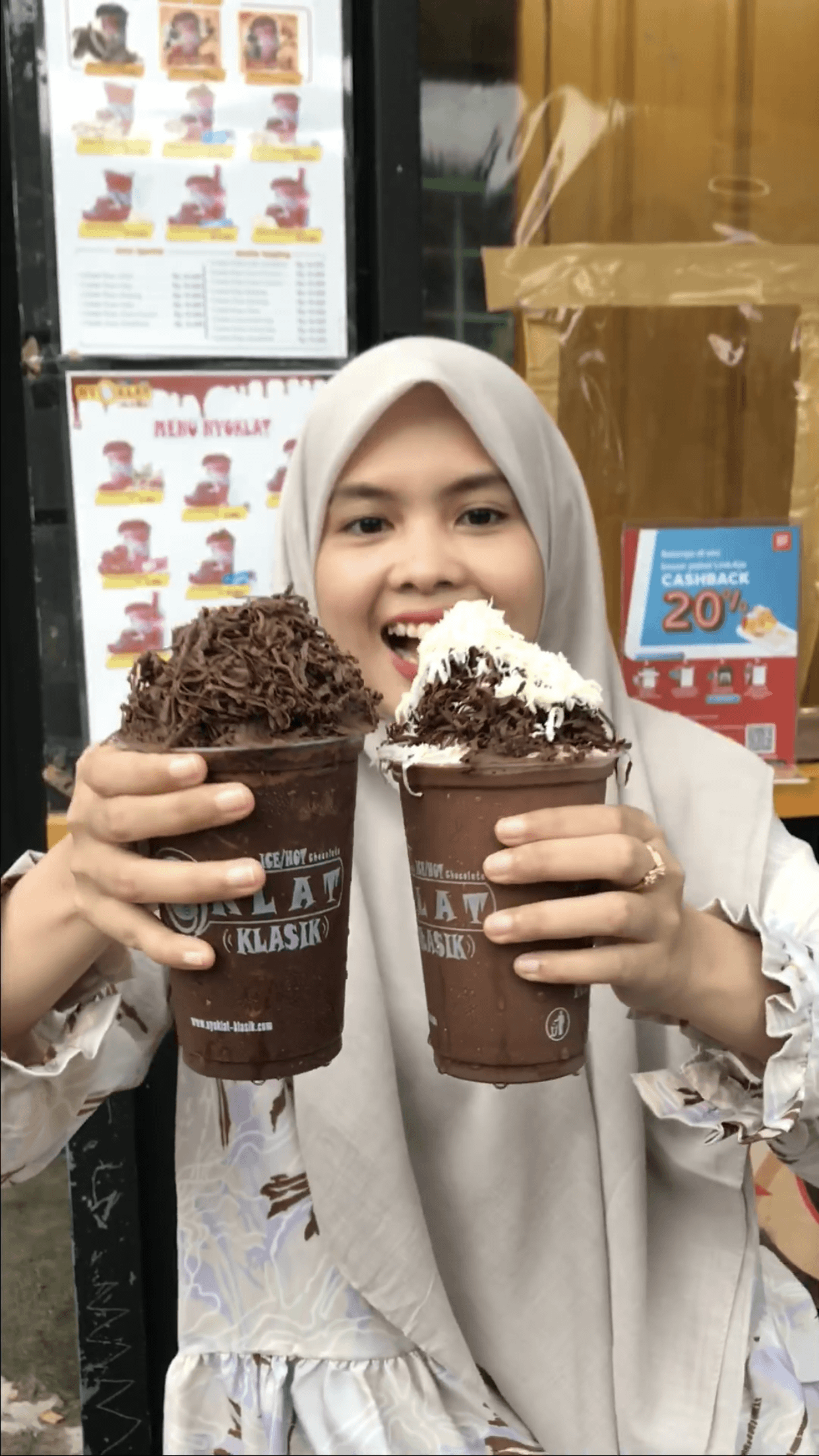 TARIK PELANGGAN: Banyak cara yang dilakukan para pedagang untuk meningkatkan usahanya di tengah pandemi ini. Salah satunya, dengan endorse ke selebriti Instagram (selebgram).