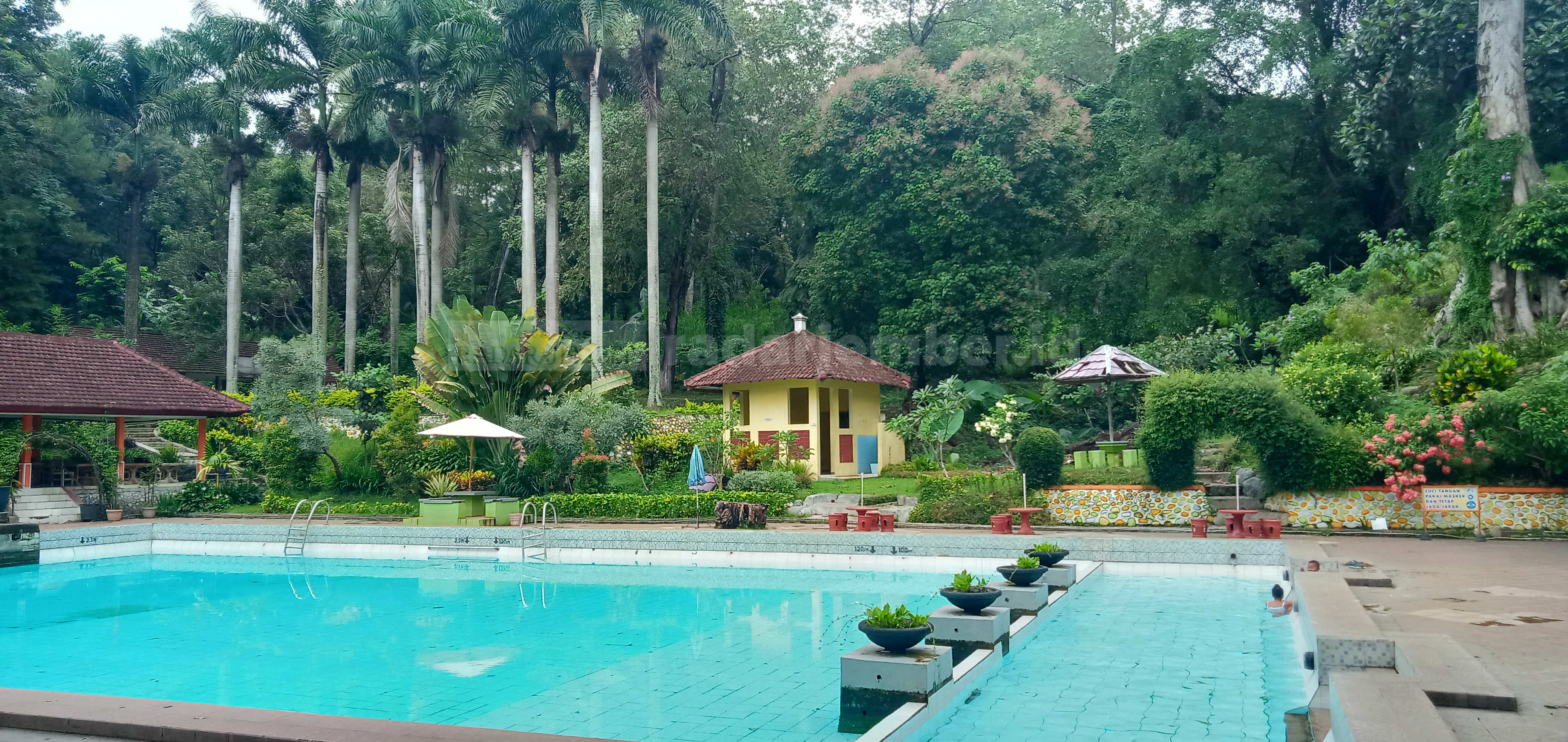 SUASANA SEPI: Wisata Pemandian Tasnan terlihat sepi, kemarin. Tempat wisata ini sempat tutup saat pergantian tahun.