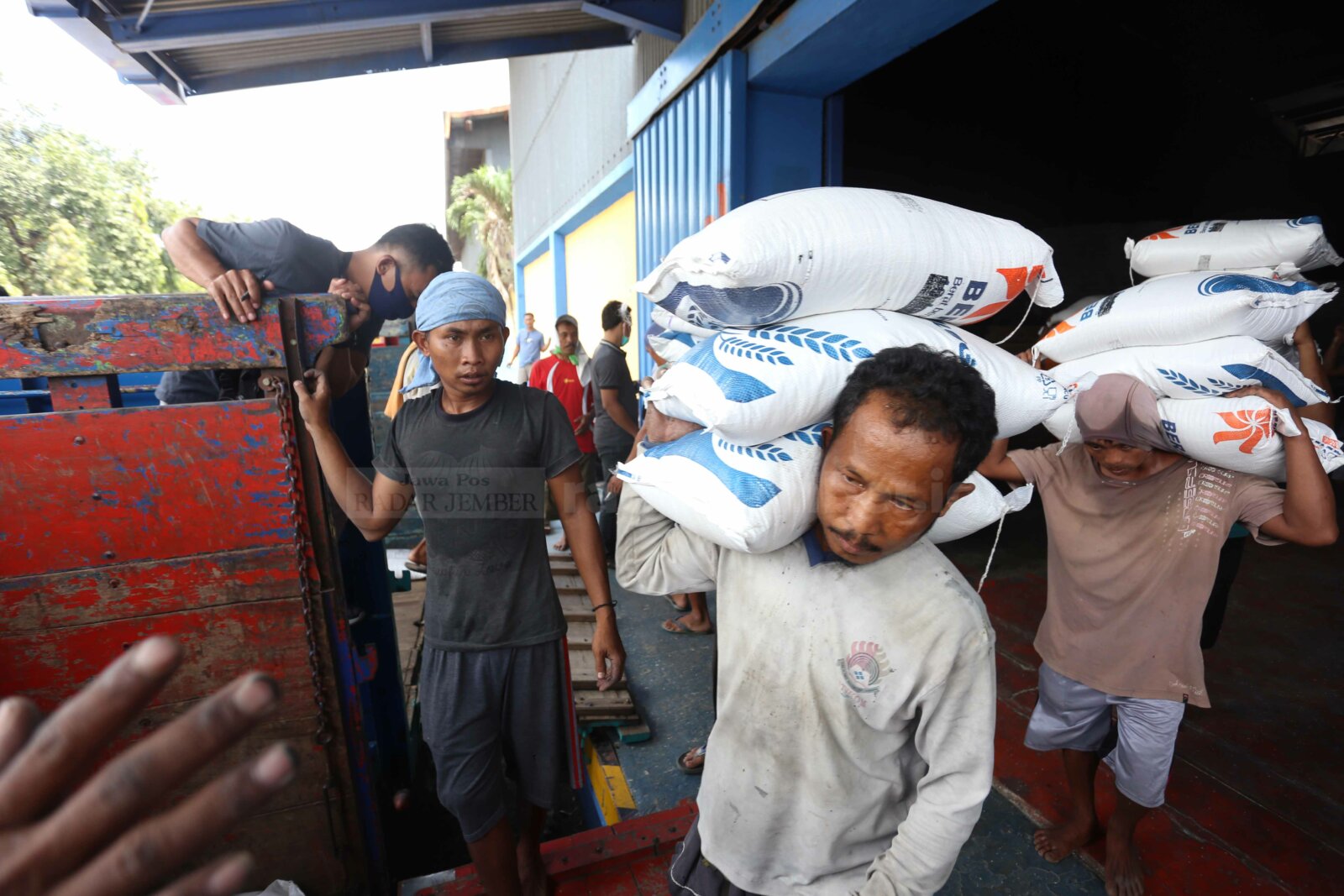 MELIMPAH: Stok beras Jember yang mencapai 27 ribu ton bisa mencukupi bila CBP harus dikeluarkan seluruhnya, yaitu 100 ton.