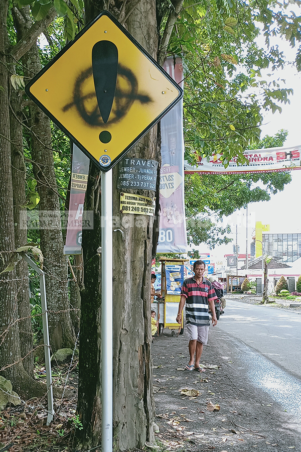 P Rambu Lalin Rambu Lalin Sasaran Vandalisme - Radar Jember