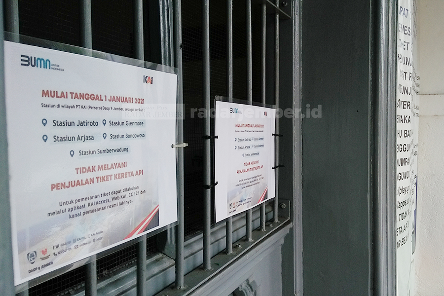 LOKET TUTUP: Stasiun Kereta Api sekaligus Museum Bondowoso tahun ini sudah tak melayani penjualan tiket offline. Calon penumpang harus membeli tiket melalui aplikasi resmi KAI.
