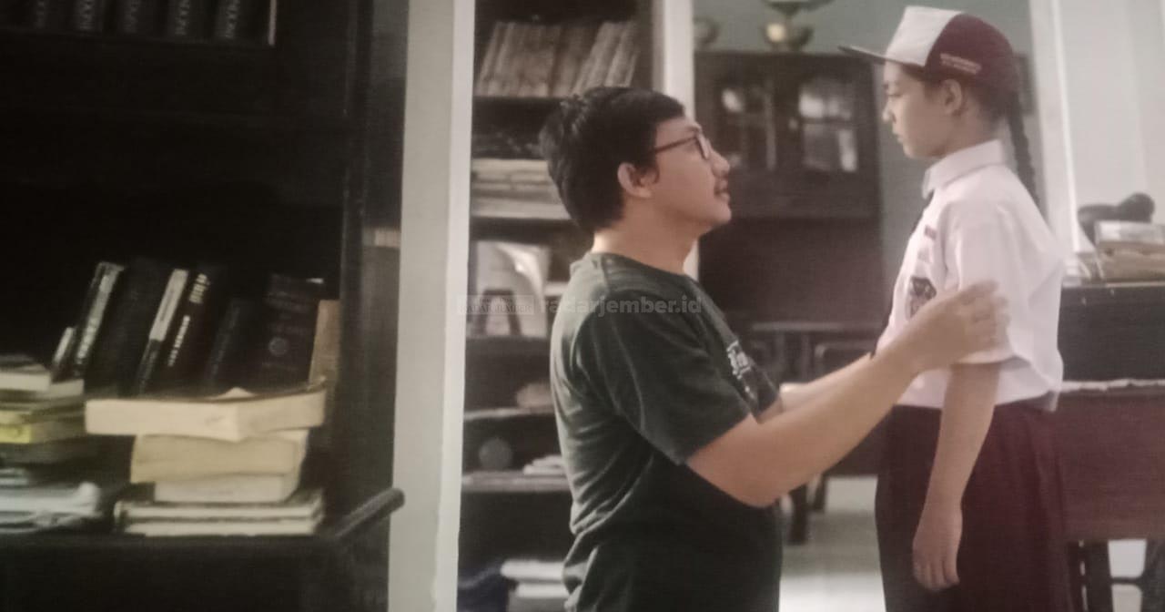 KARYA MAHASISWA: Iqbal Amanta, mahasiswa PSTF Universitas Jember membuat film fiksi berjudul Rumah Aya. Film berdurasi 36 menit itu menuai pujian dari penonton.