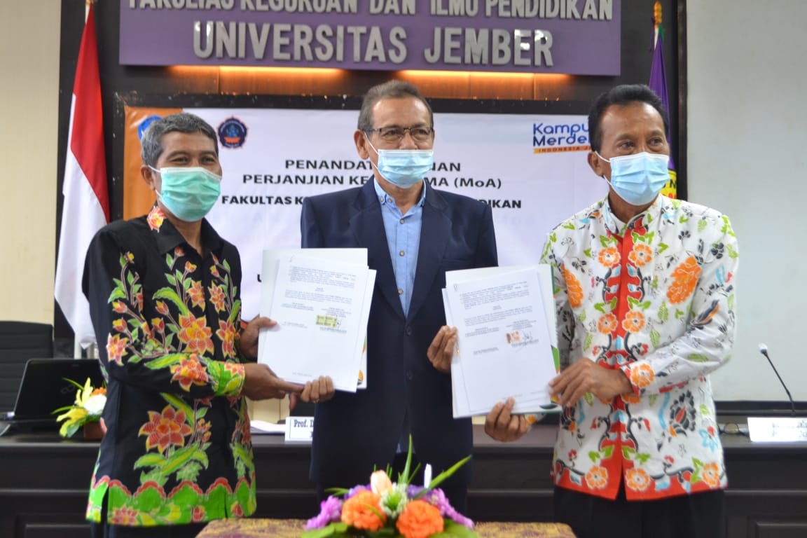 JALIN KERJA SAMA: Penandatangan MoU FKIP Unej dengan dua fakultas di Universitas Ganesha Bali, yakni Fakultas Pendidikan serta Fakultas Ilmu Hukum dan Sosial.