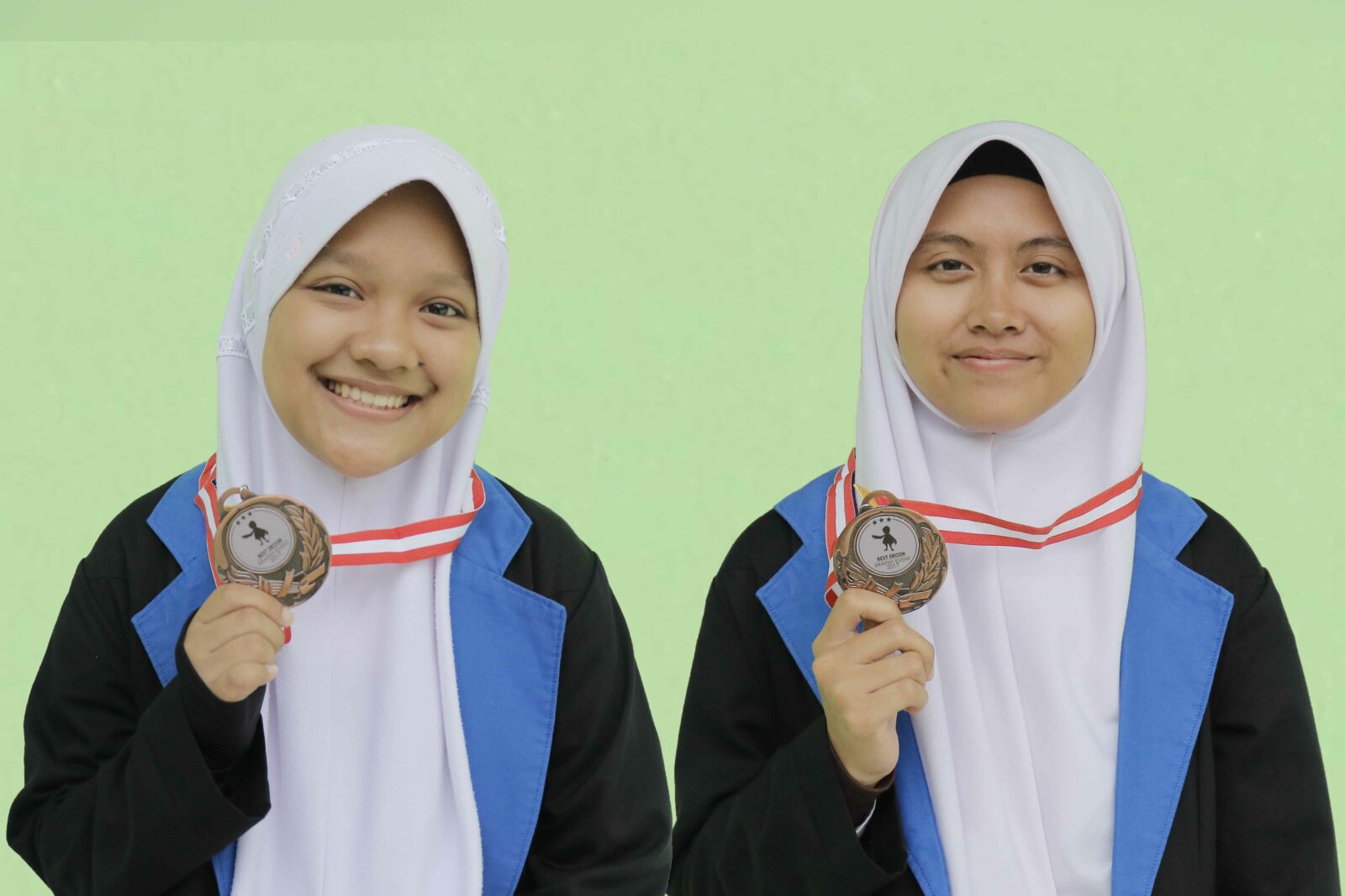 ASTRONOM MUDA: Fadya Rahma Nuroin dan Adinda Putri Jannatul Firdaus, santri SMA Nuris Jember yang langganan juara bidang astronomi di semua level.