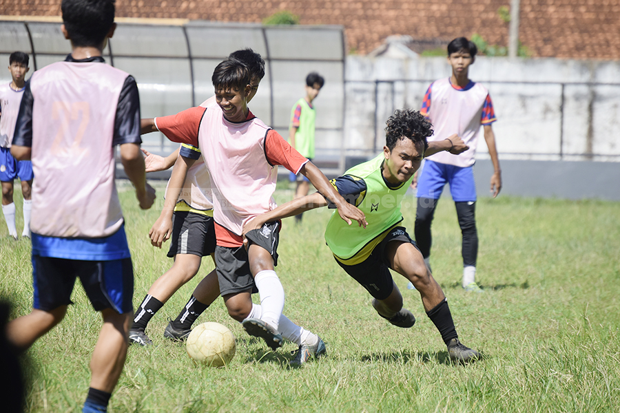 BAKAL BERSAING : Asskab PSSI Bondowoso akan mengadakan seleksi pemain U-19. Untuk keperluan dikirim ke tingkat provinsi, mengikuti seleksi timnas U-16 dan U-19.