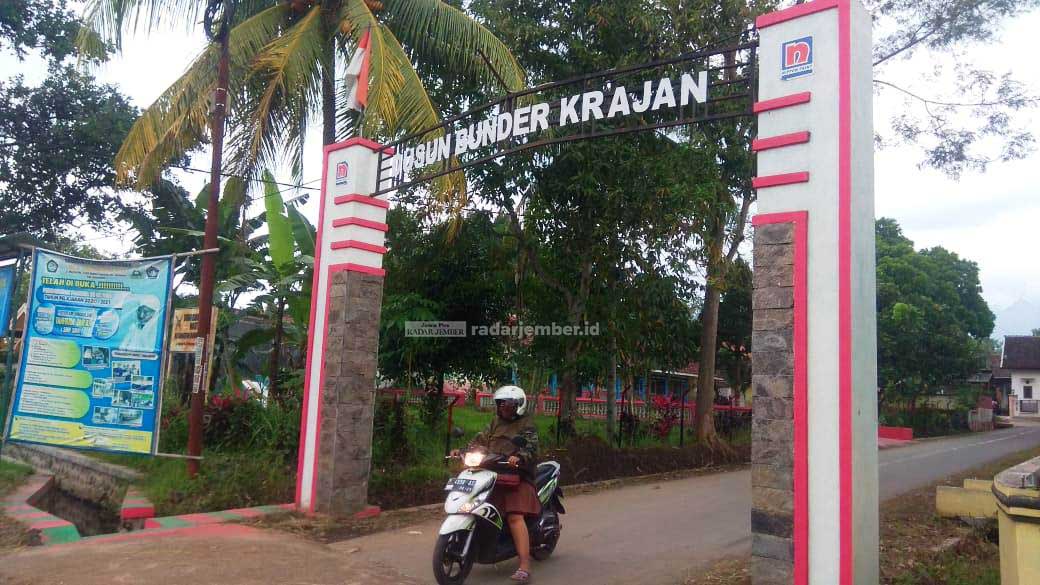 FAMILIER: Plang di salah satu dusun yang memakai nama Krajan. Nama ini konon dulu menjadi pusat keramaian di suatu desa.