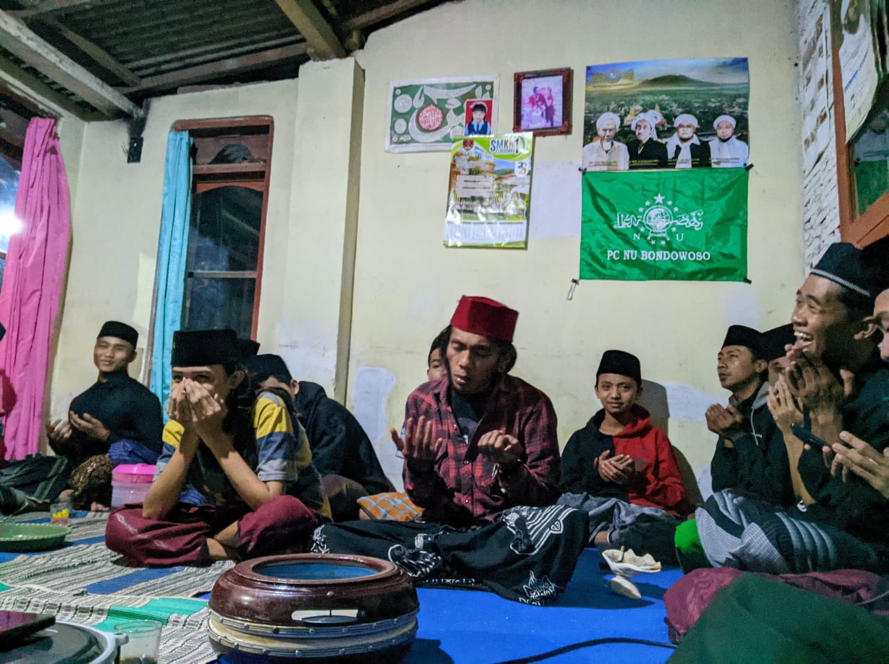 CINTA NU: Perkumpulan Pemuda Tersesat tengah menggelar salawat bersama-sama beberapa hari lalu untuk merayakan Halah NU ke-98.