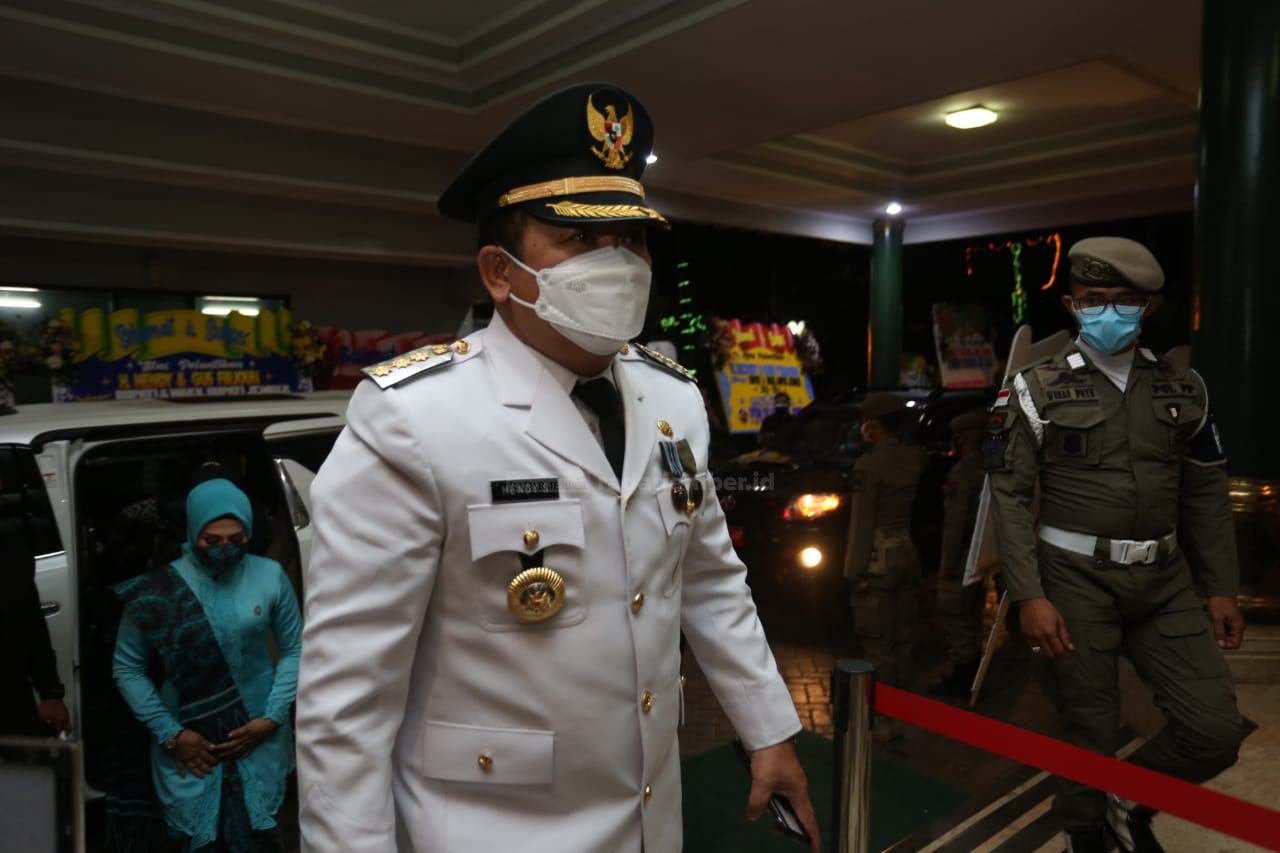 RENCANAKAN PTM: Bupati Jember Hendy Siswanto kembali merencanakan pelaksanaan pembelajaran tatap muka. Sebab, pembelajaran daring dinilainya tidak efektif mendidik siswa.