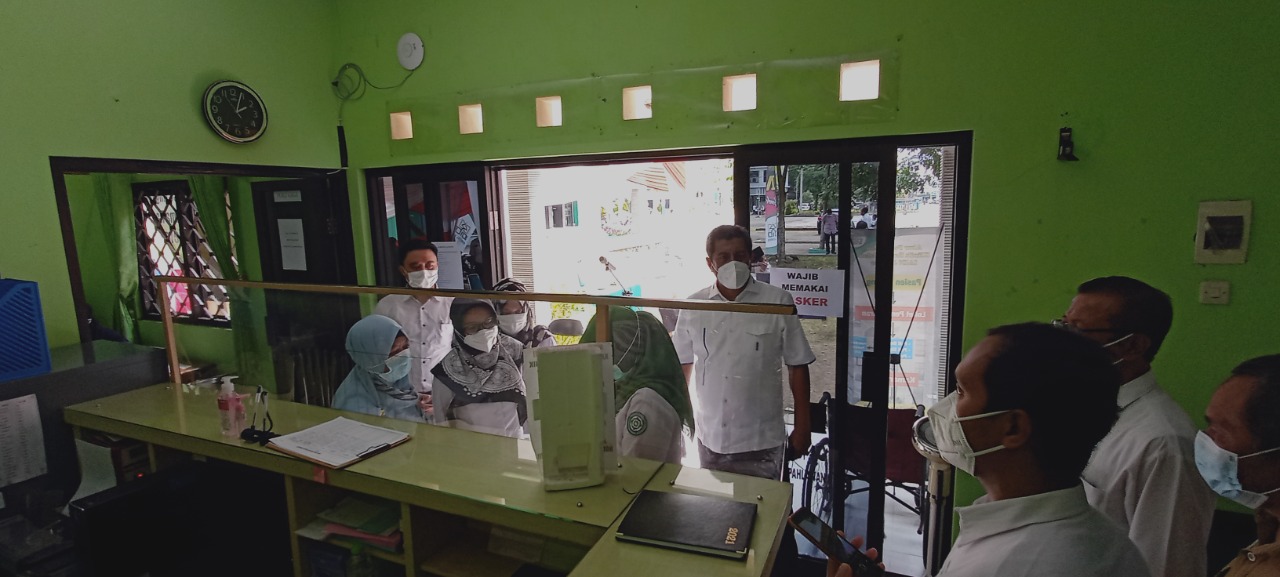 UJI LAPANGAN: Assessment yang dilakukan perwakilan BPJS Kesehatan Jember ke Klinik Pratama milik IAIN Jember, Senin siang (22/3/2021).