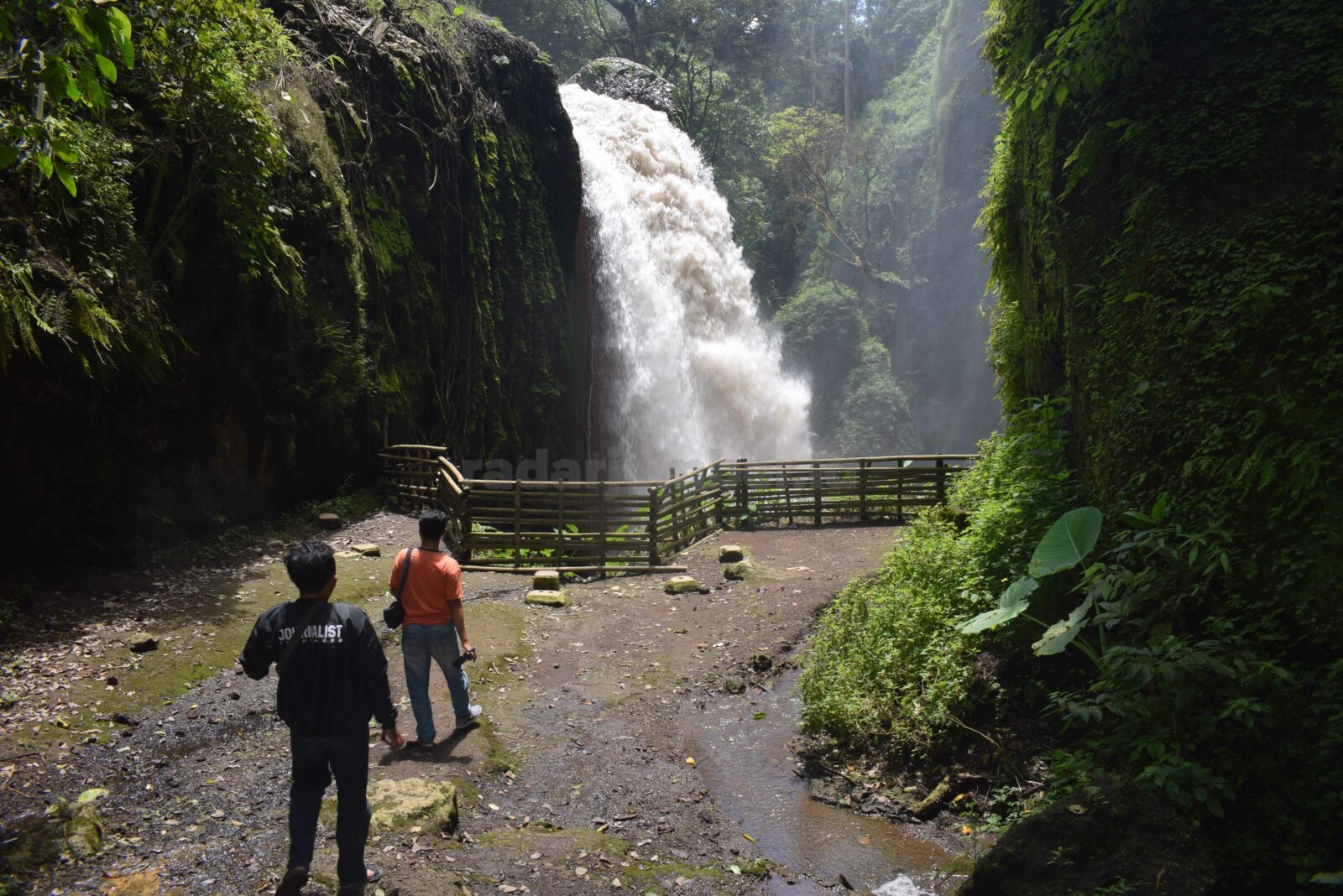 MENGALIR DERAS: Air Terjun Blawan merupakan salah satu destinasi wisata di Kecamatan Ijen. Lokasinya di Desa Kalianyar, Kecamatan Ijen.