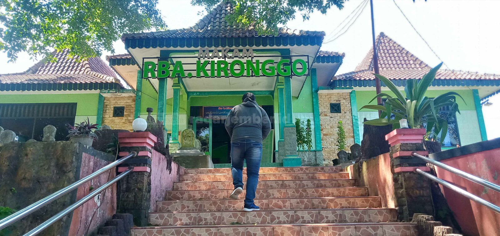 RELIGI: Makam Raden Bagus Asra (RBA) Ki Ronggo Bondowoso terlihat tetap bersih meski sepi dari pengunjung